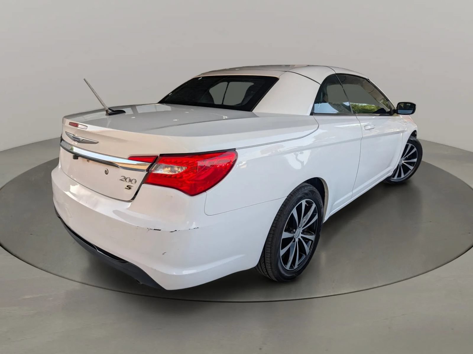 Used 2012 Chrysler 200 S FWD image 5