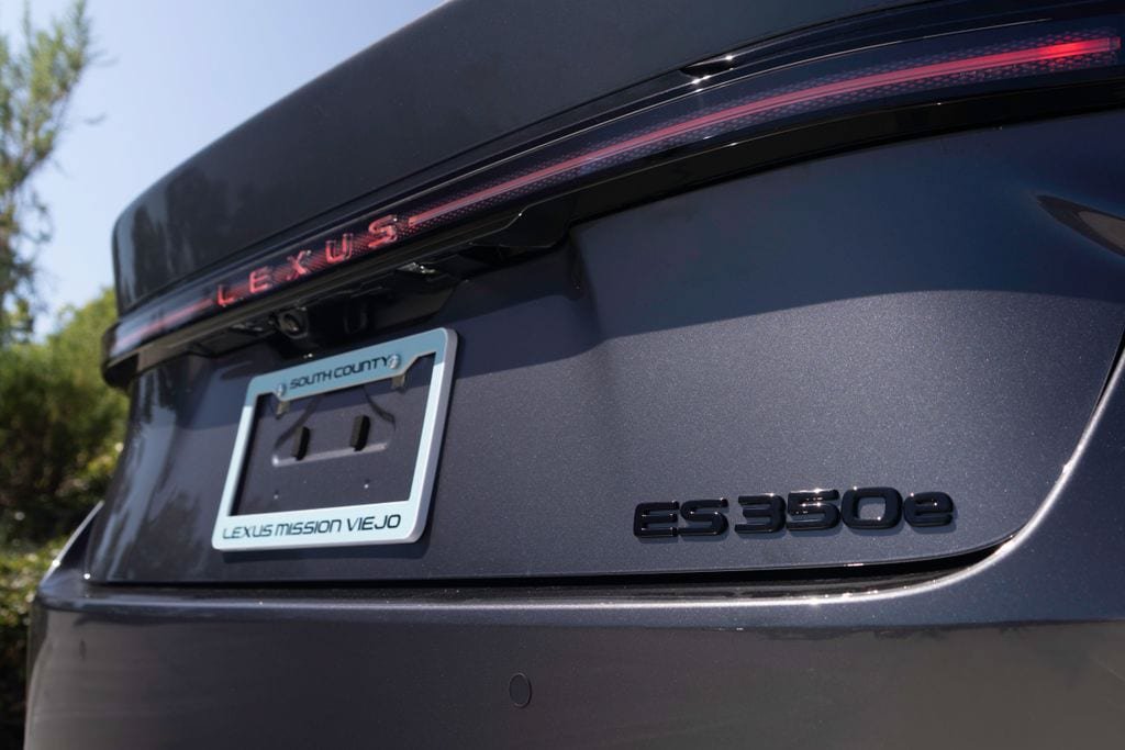 New 2026 Lexus ES 350e FWD image 10