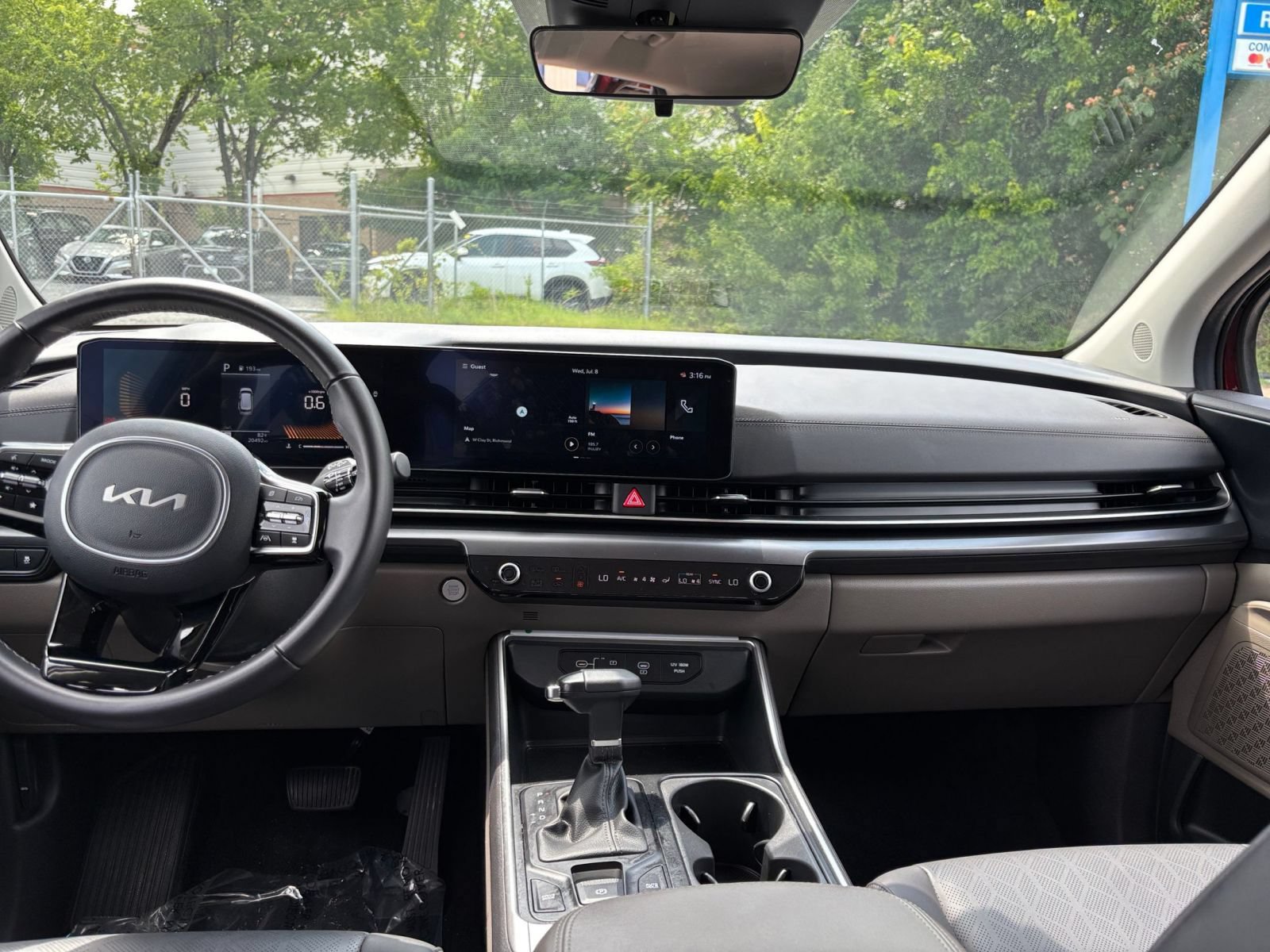 Used 2026 Kia Carnival FWD image 34