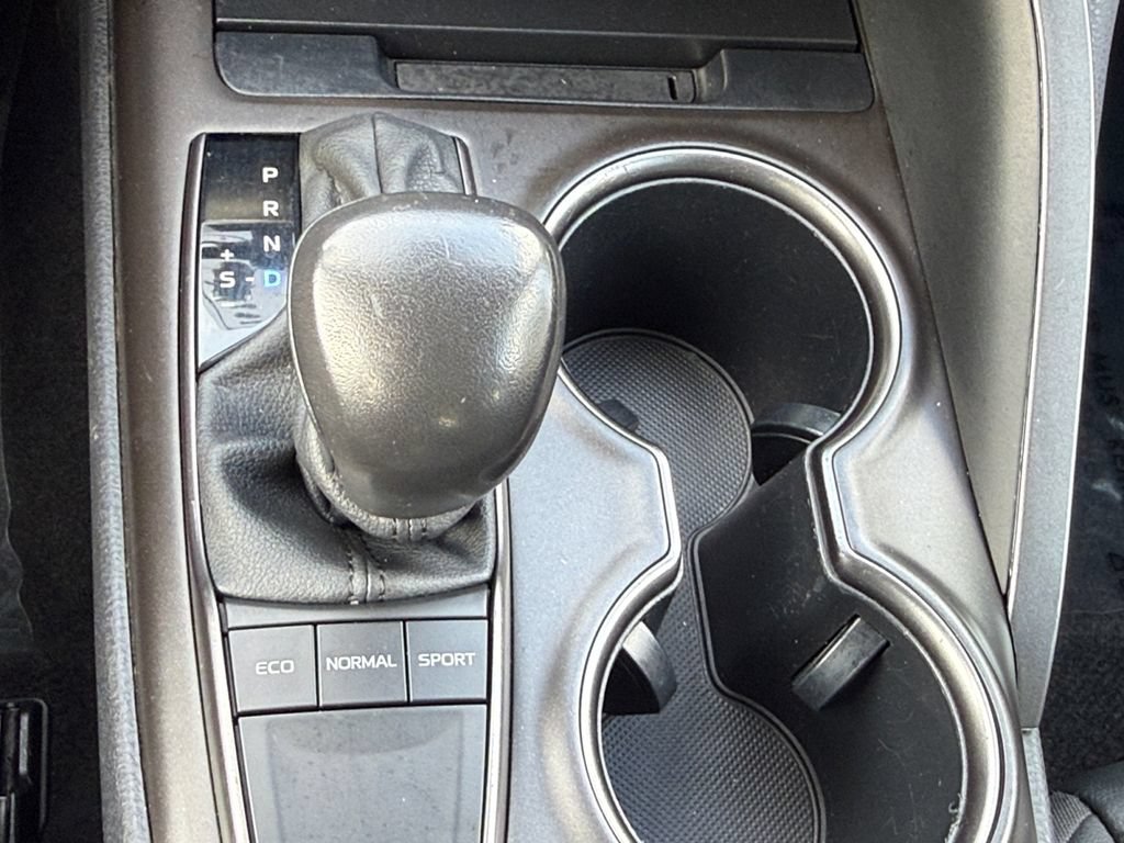 Used 2023 Toyota Camry SE w/ Cold Weather Package FWD image 18