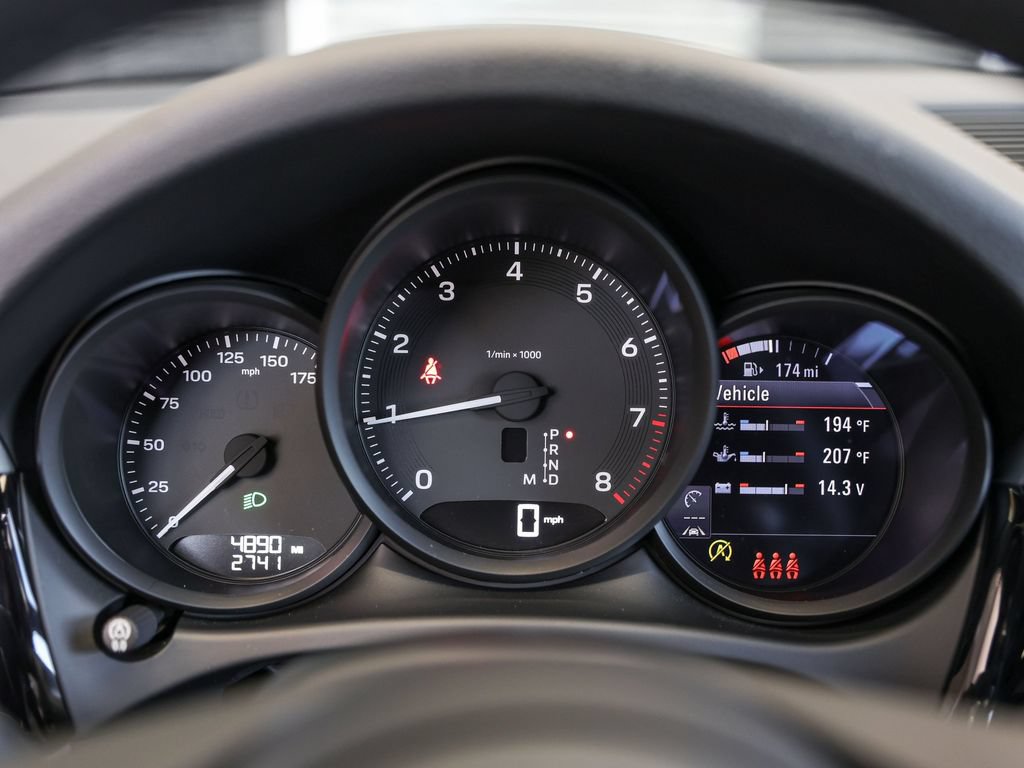 Certified 2026 Porsche Macan AWD/4WD image 18