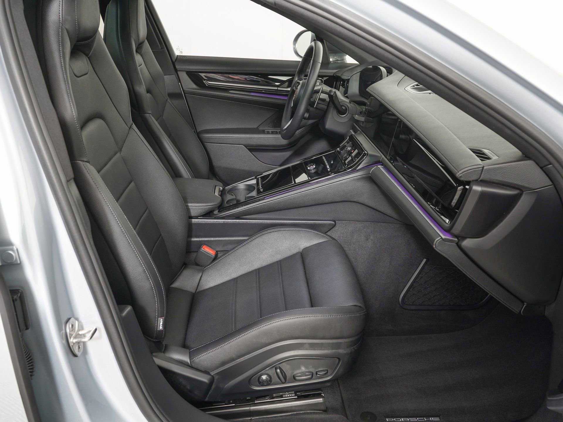 Used 2026 Porsche Panamera image 9