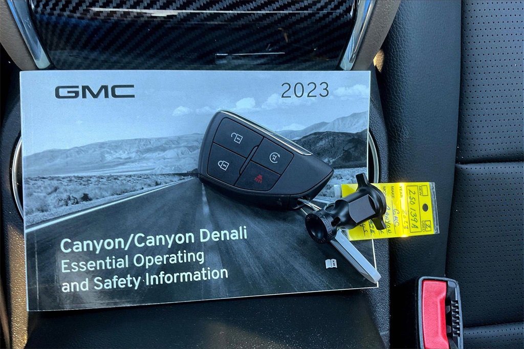 Used 2023 GMC Canyon Denali image 10