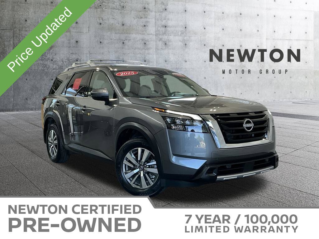 Used 2025 Nissan Pathfinder SL AWD/4WD image 1