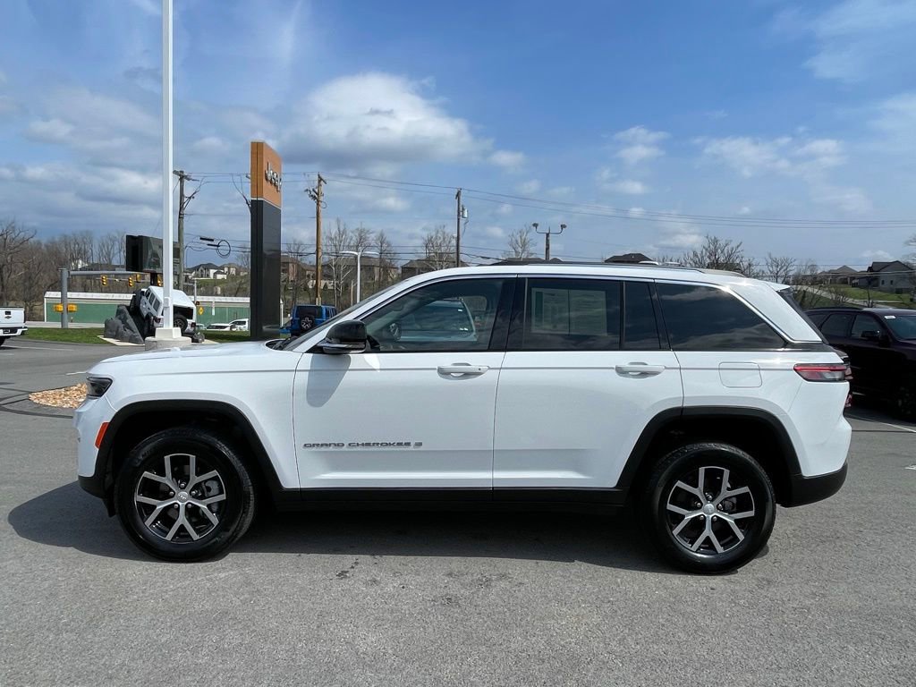 Used 2023 Jeep Grand Cherokee Limited image 6