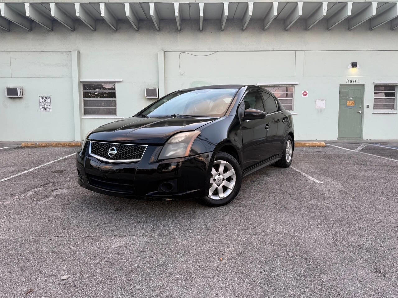 Used 2012 Nissan Sentra 2.0 SR w/ Convenience Pkg FWD image 2