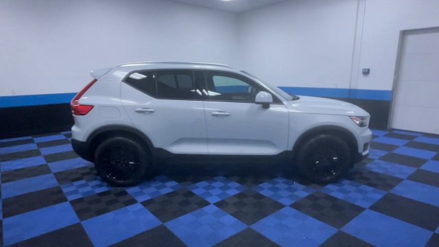 Used 2022 Volvo XC40 T5 Momentum AWD/4WD image 9