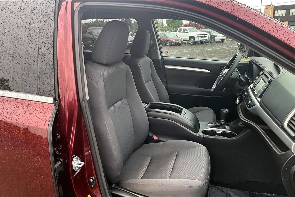 Used 2014 Toyota Highlander LE FWD image 10