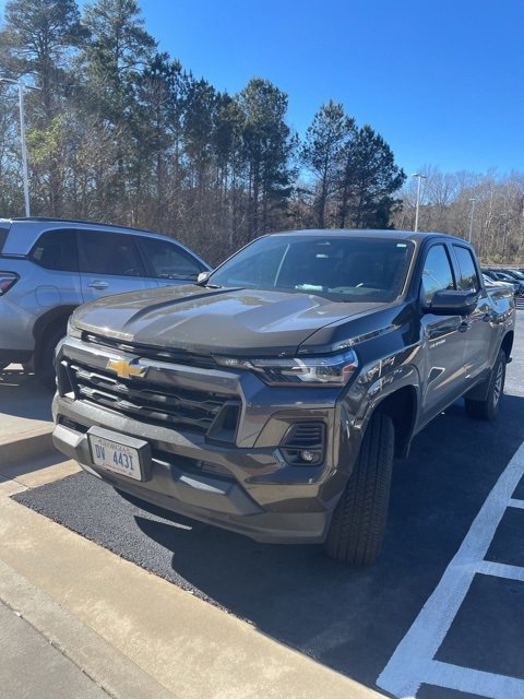 Used 2024 Chevrolet Colorado LT w/ LT Convenience Package III image 3