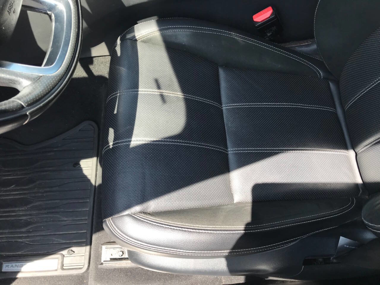 Used 2018 Land Rover Range Rover Velar R-Dynamic SE AWD/4WD image 6