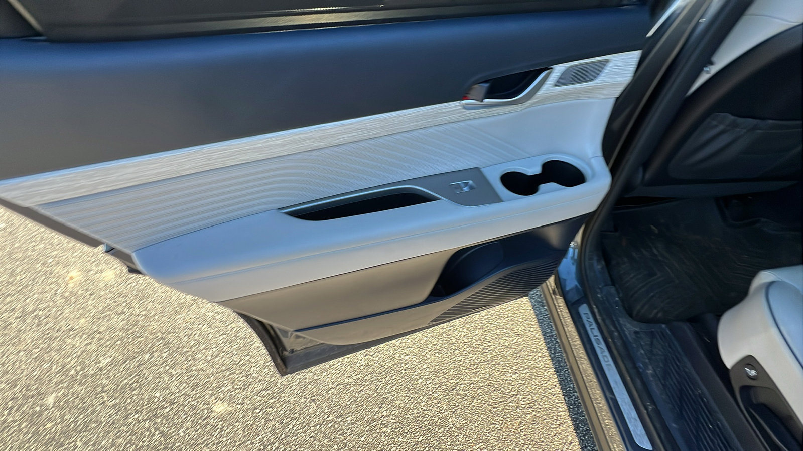 Used 2024 Hyundai Palisade Calligraphy image 25