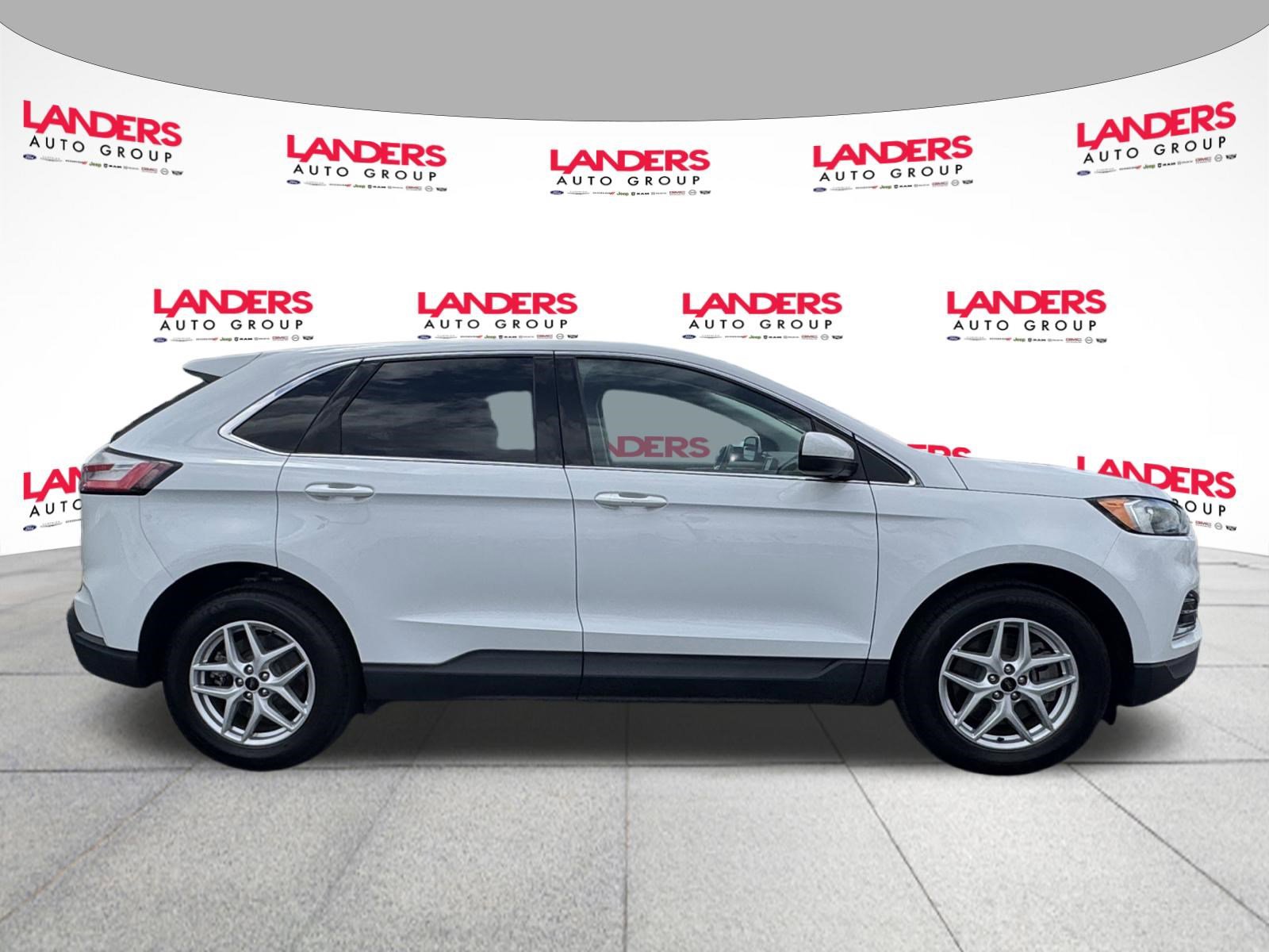 Used 2023 Ford Edge SEL image 2