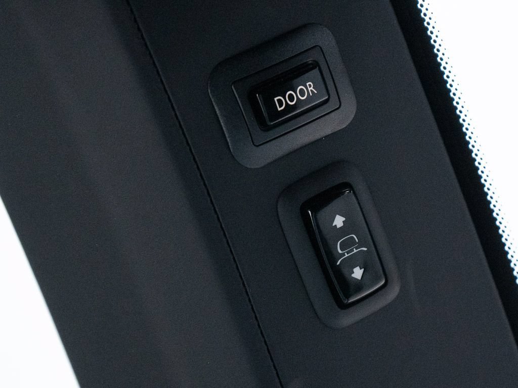 Certified 2025 Rolls-Royce Cullinan AWD/4WD image 33