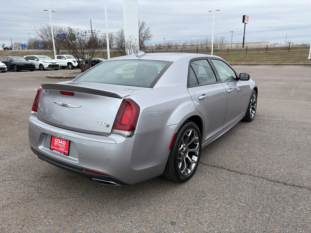 Used 2018 Chrysler 300 S w/ 300S Premium Group image 7