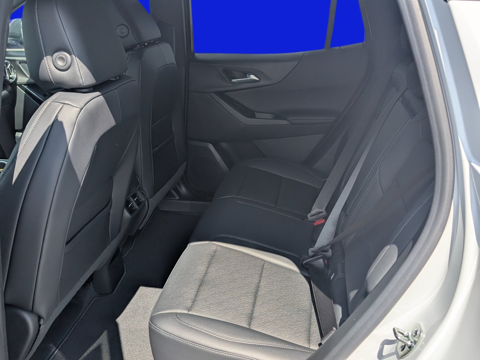 New 2027 Chevrolet Equinox LT w/ Convenience Package II FWD image 12