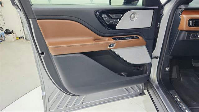 Used 2020 Lincoln Aviator Reserve w/ Equipment Group 202A AWD/4WD image 22