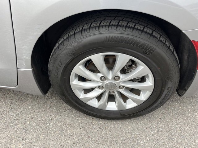 Used 2018 Chrysler Pacifica Touring-L image 22