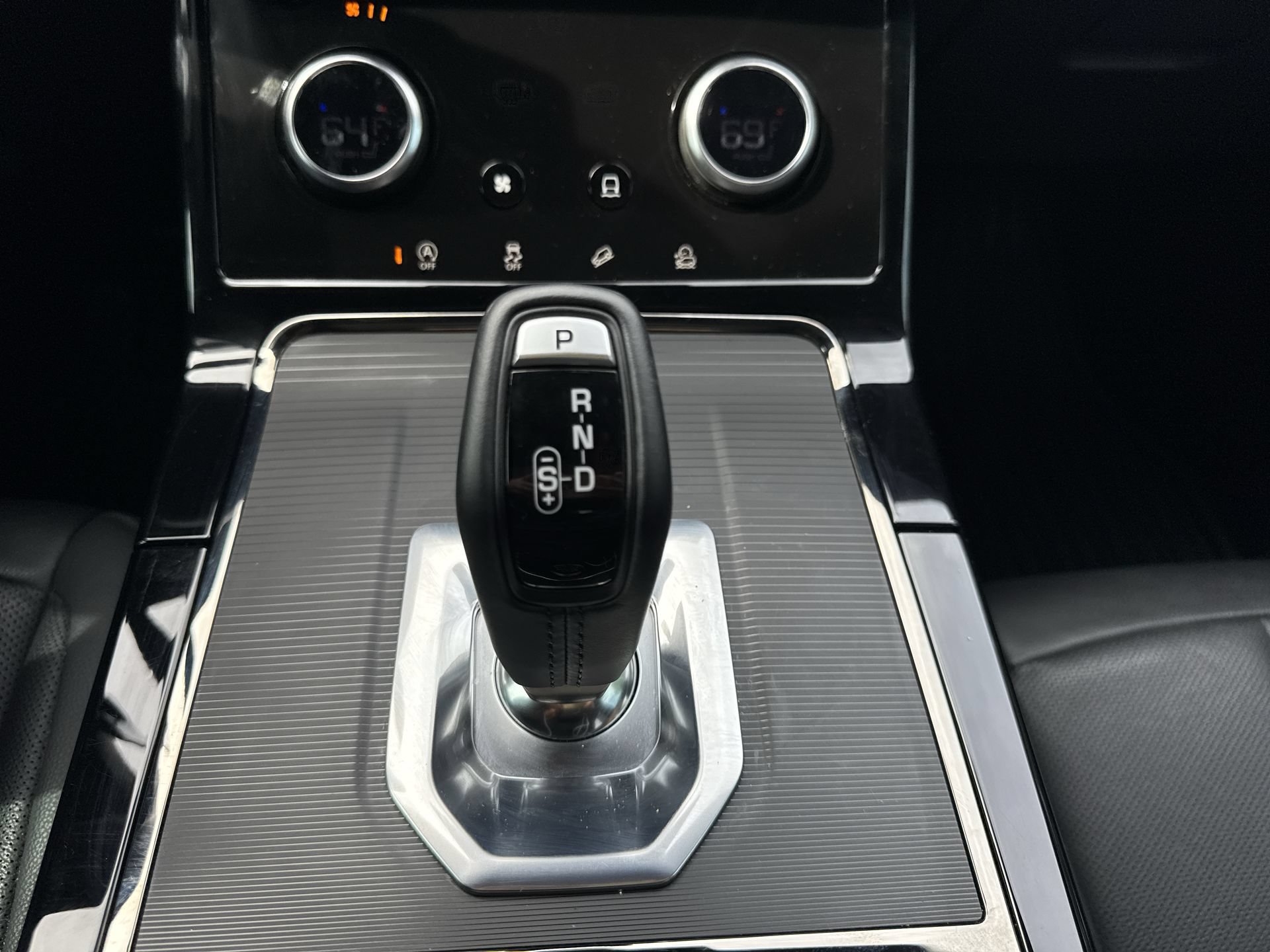 Used 2023 Land Rover Range Rover Evoque R-Dynamic SE AWD/4WD image 19