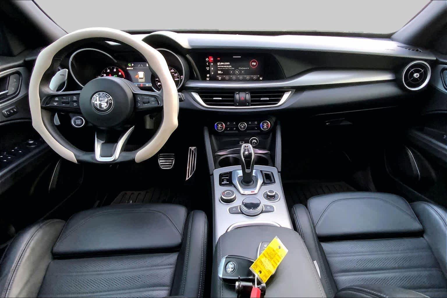 Used 2023 Alfa Romeo Stelvio Veloce AWD/4WD image 15