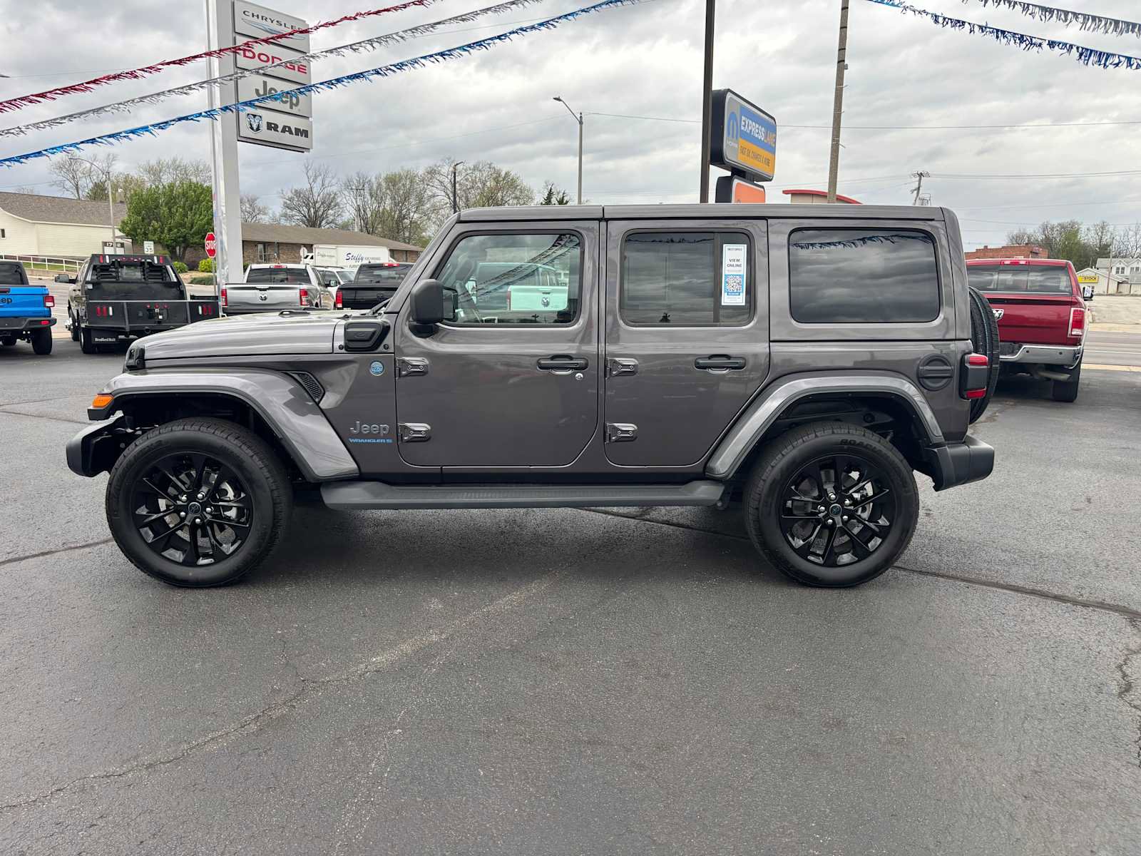 Used 2025 Jeep Wrangler Sahara image 8