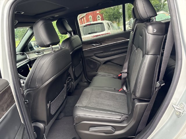 New 2026 Jeep Grand Cherokee L 4WD image 23