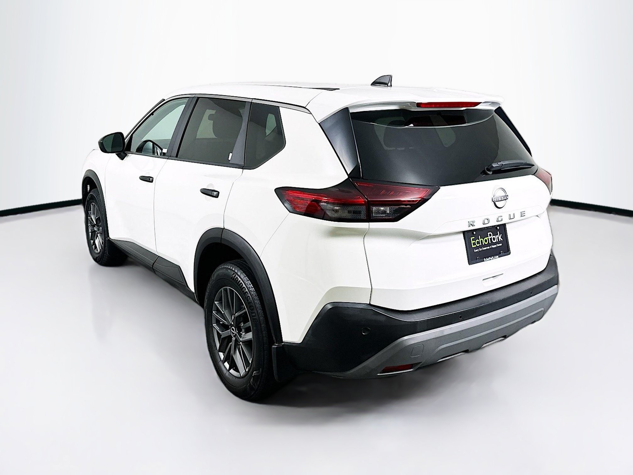 Used 2023 Nissan Rogue S FWD image 5