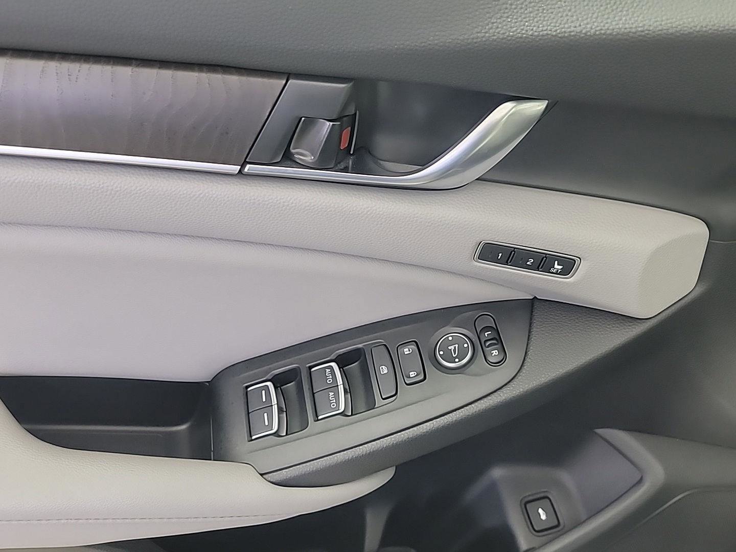Used 2020 Honda Accord EX-L image 35