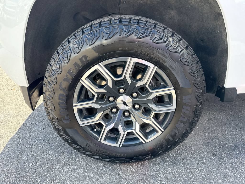 Used 2025 Chevrolet Colorado Z71 AWD/4WD image 5