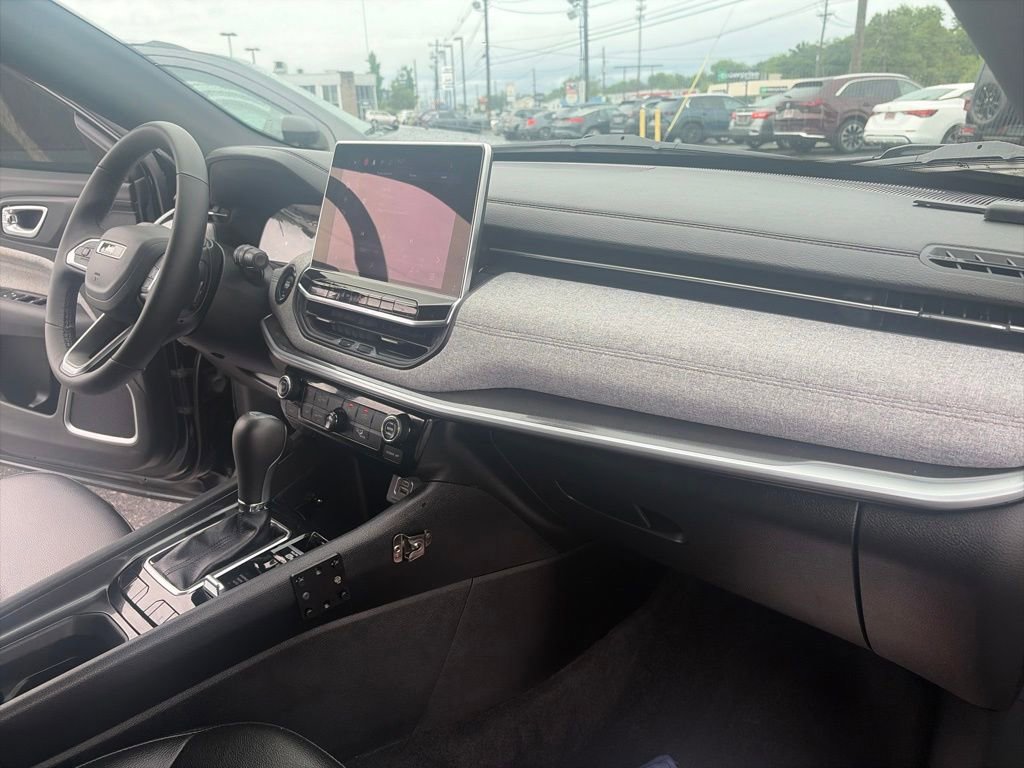 Used 2024 Jeep Compass Latitude AWD/4WD image 35