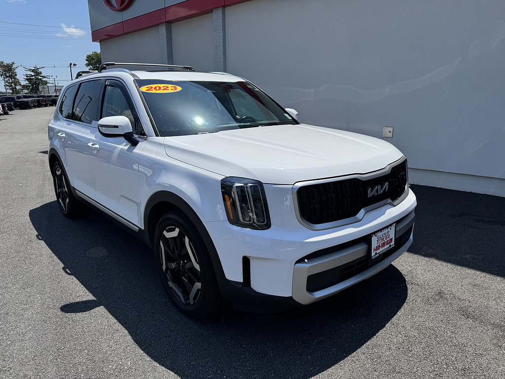 Used 2023 Kia Telluride EX w/ EX Captain's Chair Package AWD/4WD image 4