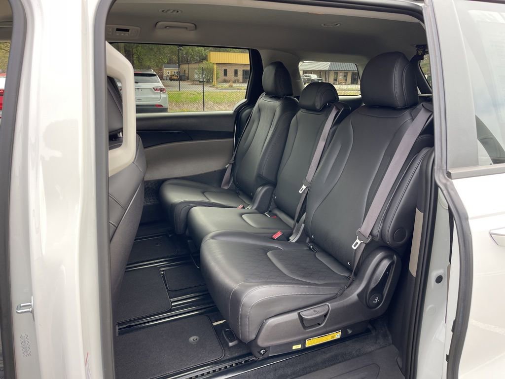 Certified 2025 Kia Carnival image 21