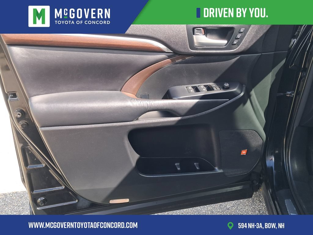 Used 2016 Toyota Highlander Limited AWD/4WD image 11
