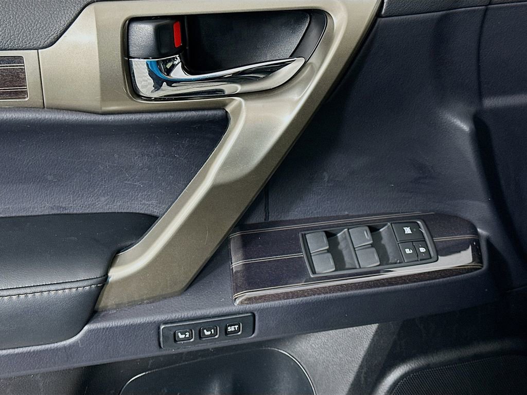 Used 2020 Lexus GX 460 Premium w/ Premium Package image 16