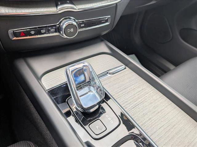 Used 2025 Volvo XC60 B5 Ultra w/ Protection Package Premier image 18