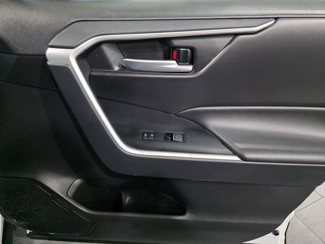 Used 2025 Toyota RAV4 XLE AWD/4WD image 13