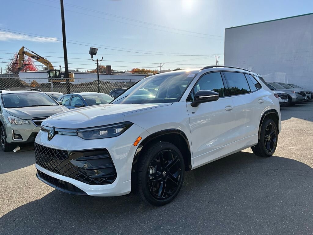 New 2025 Volkswagen Tiguan SE R-Line image 4