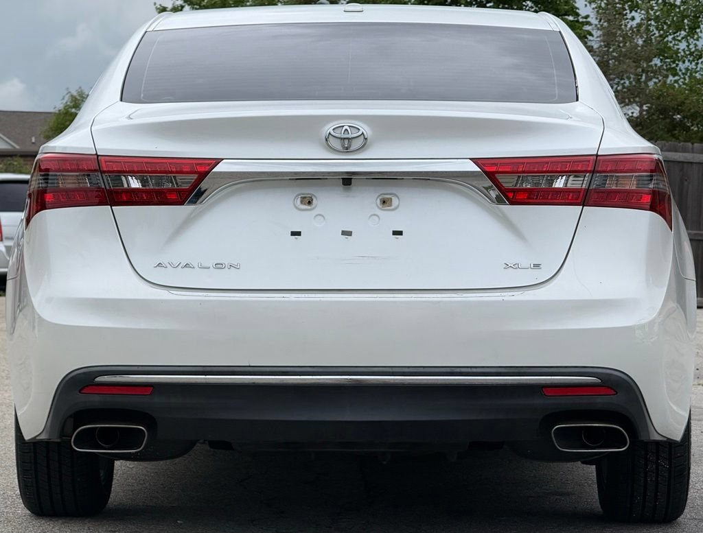Used 2016 Toyota Avalon XLE Plus w/ Preferred Accessory Package FWD image 4