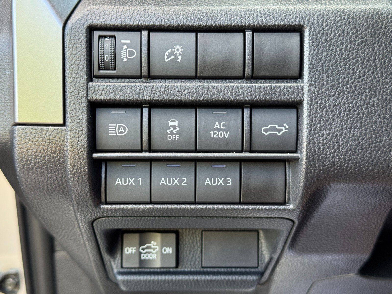 Used 2024 Toyota Tacoma TRD Off-Road w/ TRD Off Road Premium Package AWD/4WD image 18