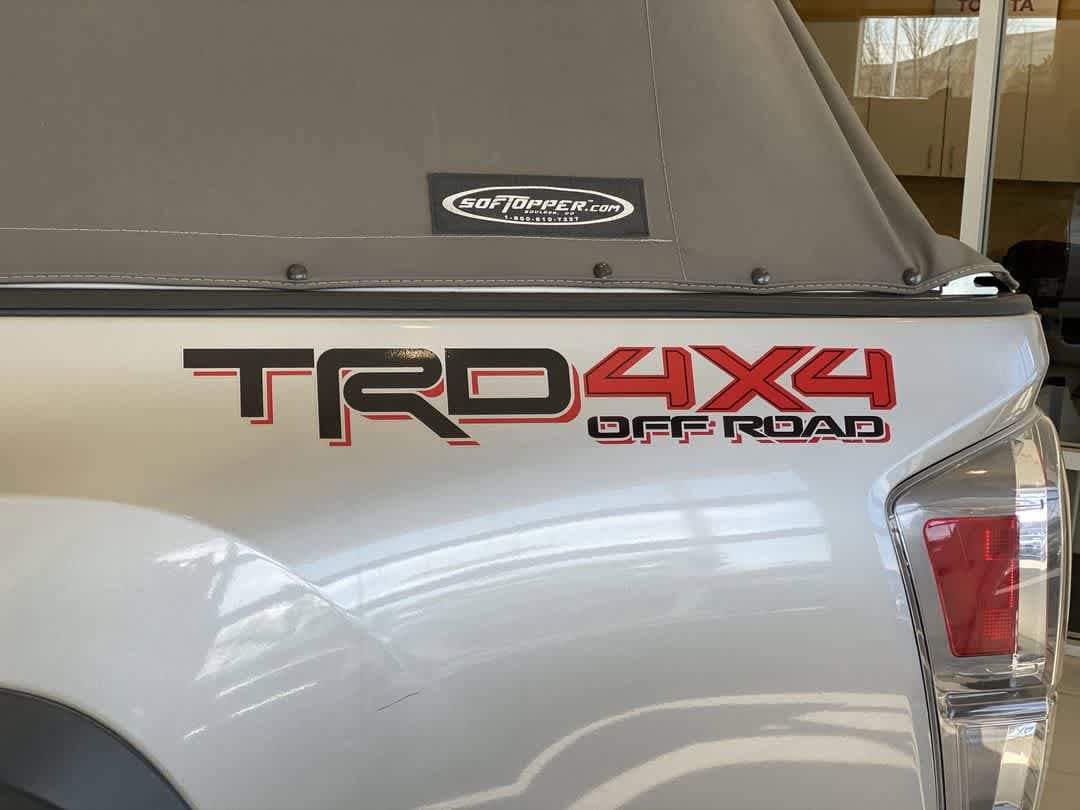 Certified 2020 Toyota Tacoma TRD Off-Road w/ TRD Premium Off Road Package AWD/4WD image 12