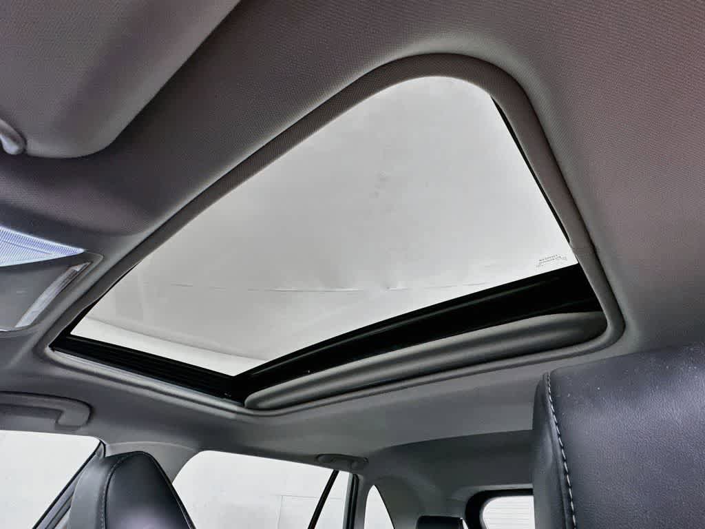 Used 2021 Toyota RAV4 XLE Premium AWD/4WD image 31