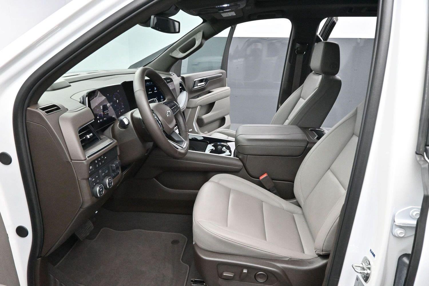 Used 2025 Chevrolet Tahoe Z71 w/ Z71 Off-Road Package AWD/4WD image 12
