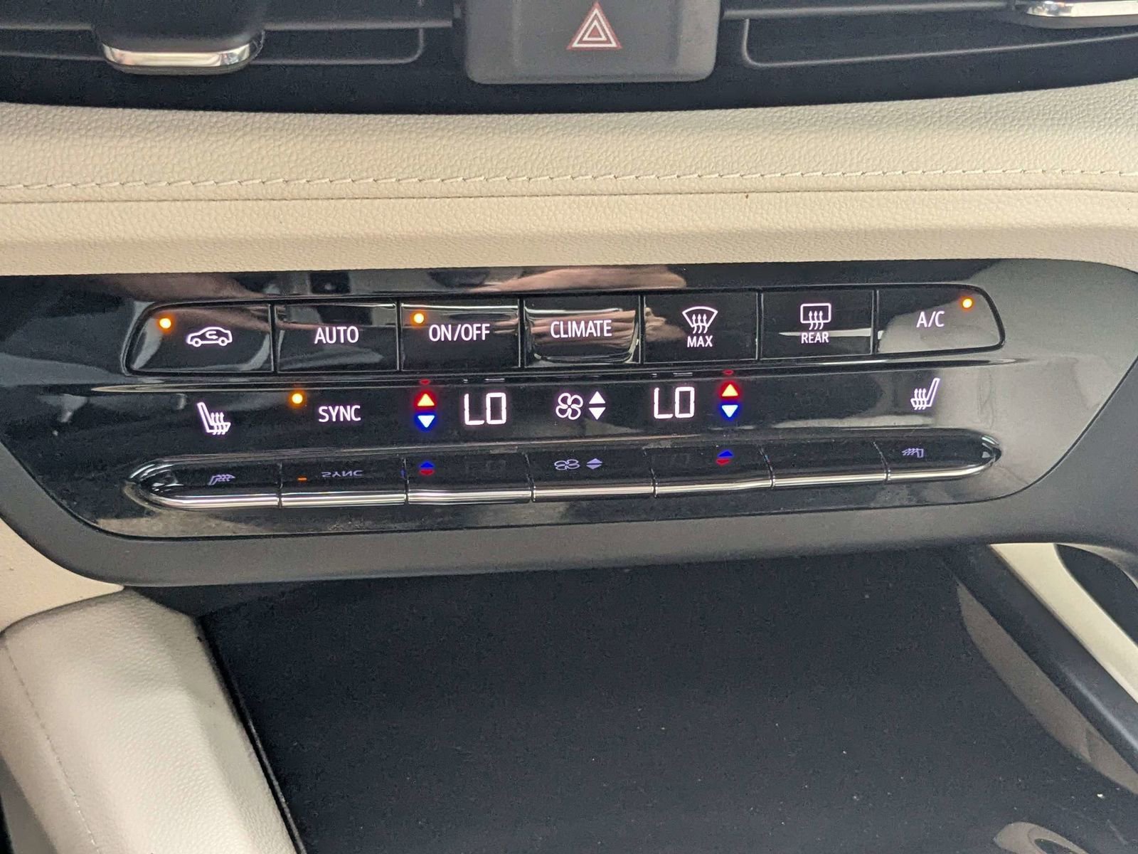 Used 2021 Buick Envision Essence w/ Technology Package I image 24