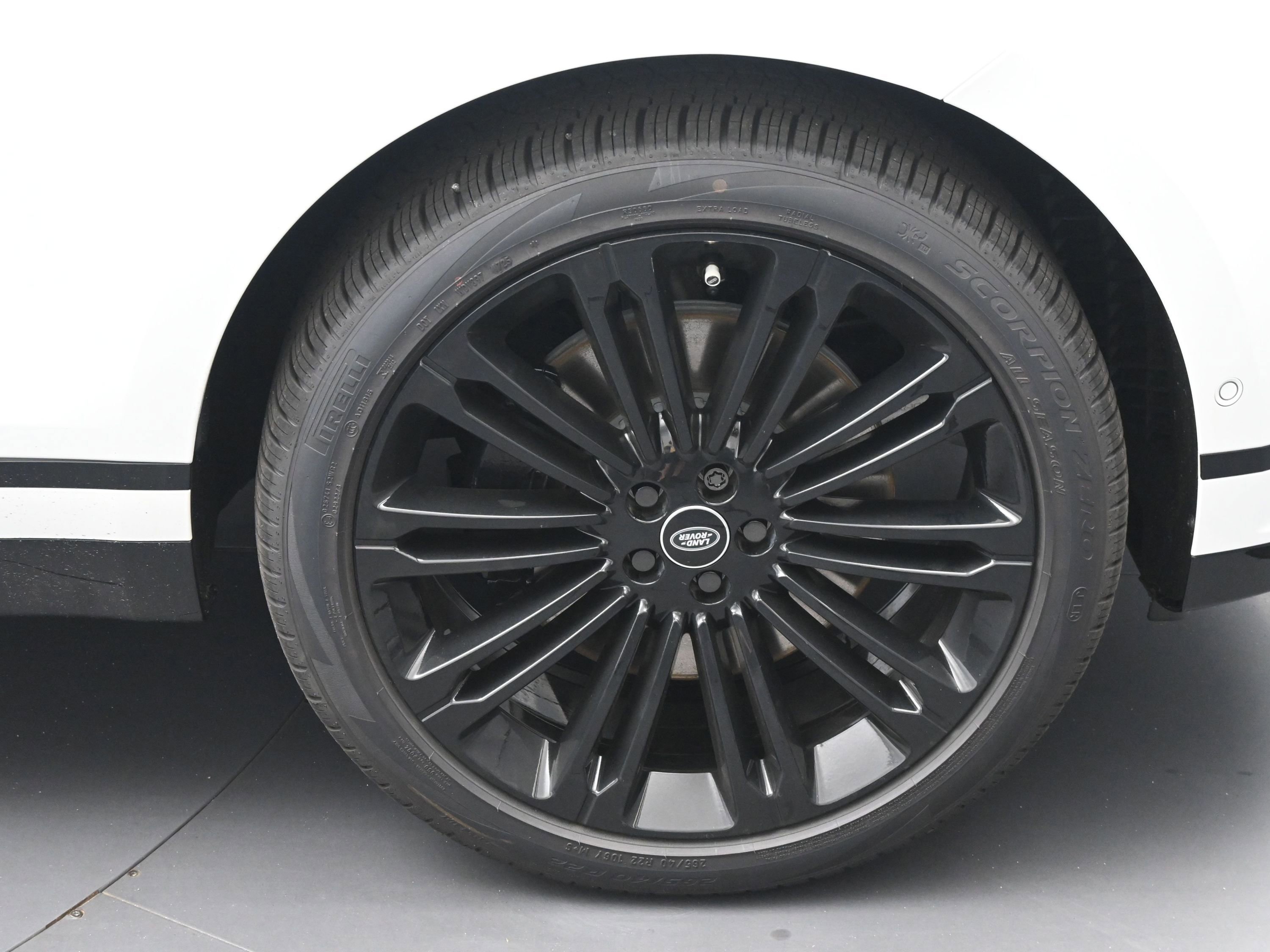 New 2026 Land Rover Range Rover Velar Dynamic SE image 11
