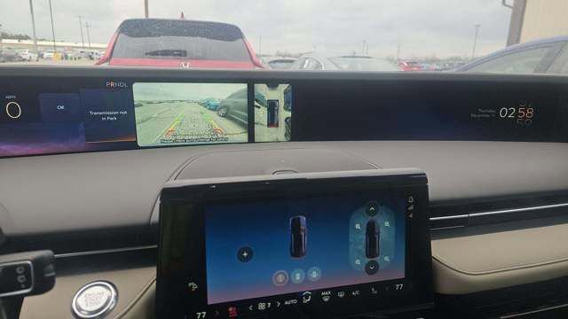 Used 2025 Lincoln Nautilus Premier image 11