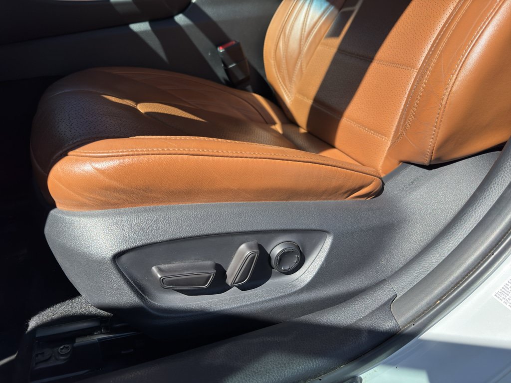 Used 2019 Toyota Avalon Limited w/ Advanced Safety Package FWD image 12