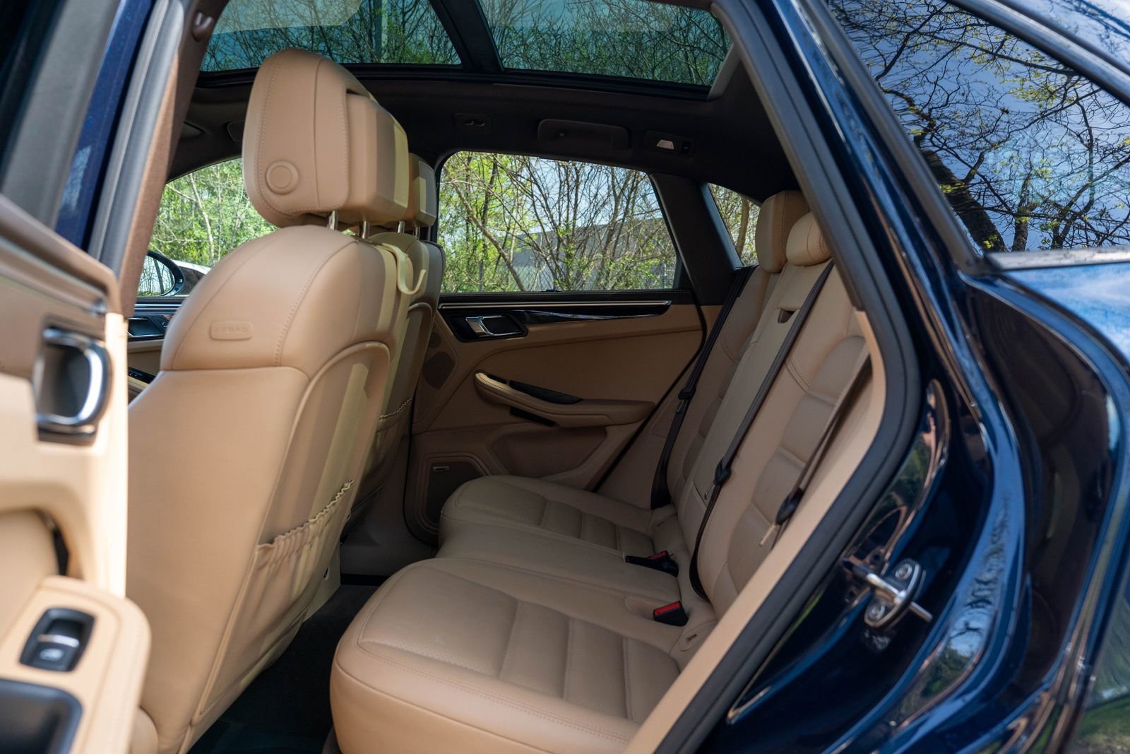 Certified 2018 Porsche Macan S image 32