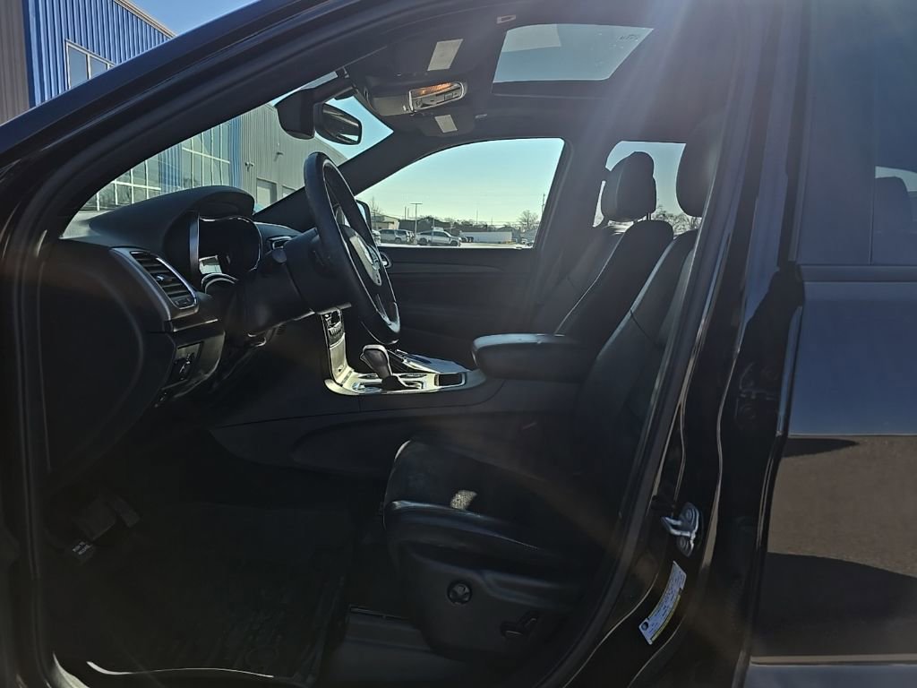 Used 2019 Jeep Grand Cherokee Altitude AWD/4WD image 10