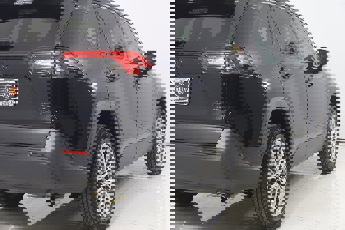 Used 2019 Toyota RAV4 XLE Premium image 41