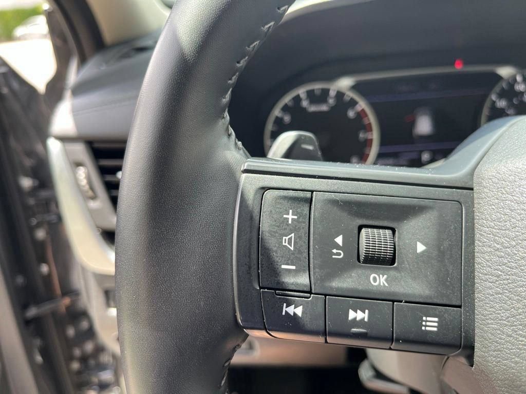 Used 2025 Nissan Rogue SV FWD image 16
