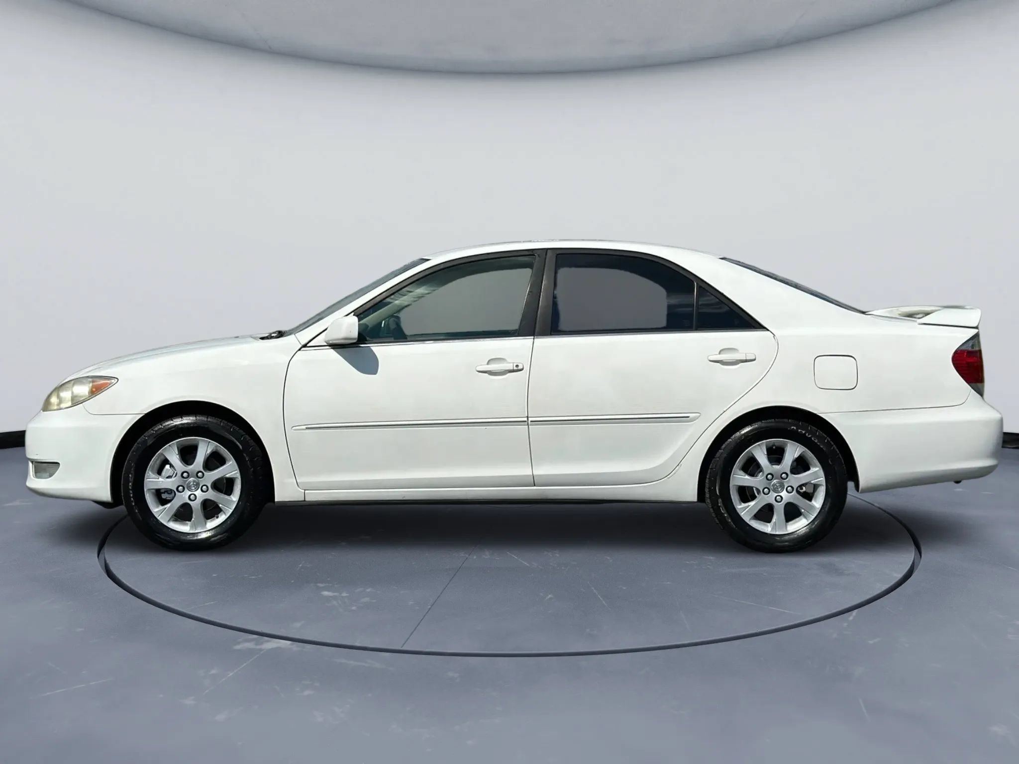 Used 2005 Toyota Camry XLE w/ XLE Premium Pkg FWD image 3